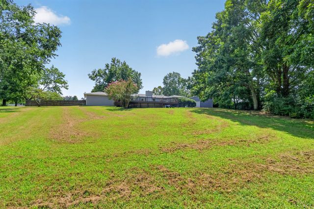 7302 Henry Dr, Fairview, TN 37062