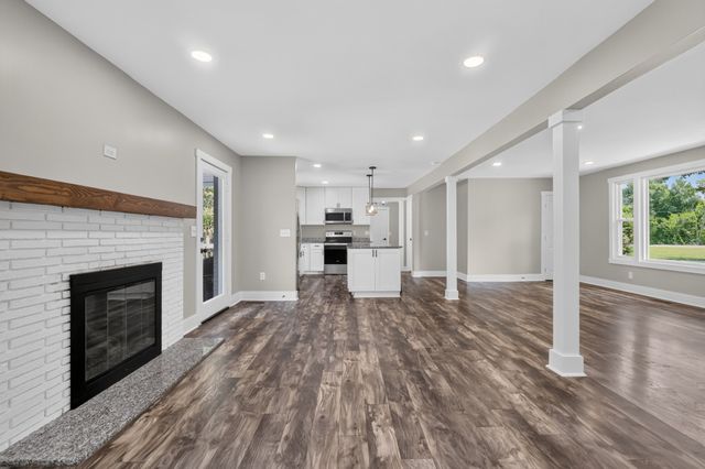 7302 Henry Dr, Fairview, TN 37062