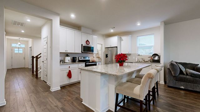 2041 Elk Springs Dr, Hermitage, TN 37076