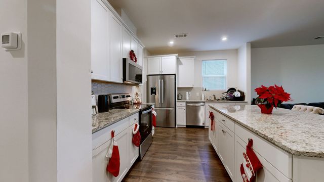 2041 Elk Springs Dr, Hermitage, TN 37076