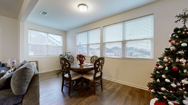 2041 Elk Springs Dr, Hermitage, TN 37076