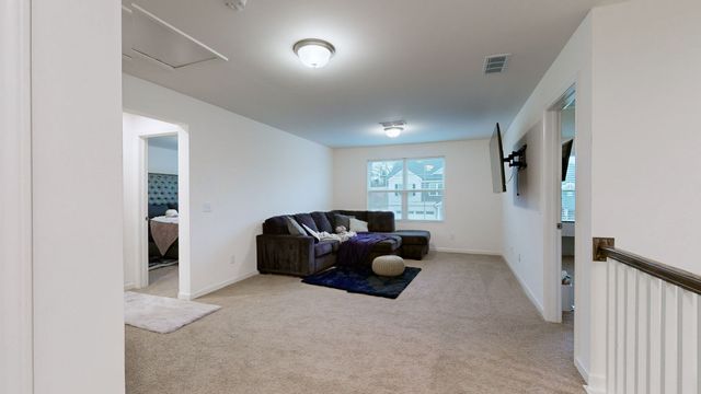 2041 Elk Springs Dr, Hermitage, TN 37076