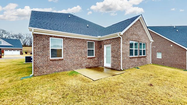 2041 Elk Springs Dr, Hermitage, TN 37076