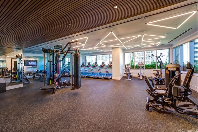 383 Kalaimoku Street E1707, Honolulu, HI 96815