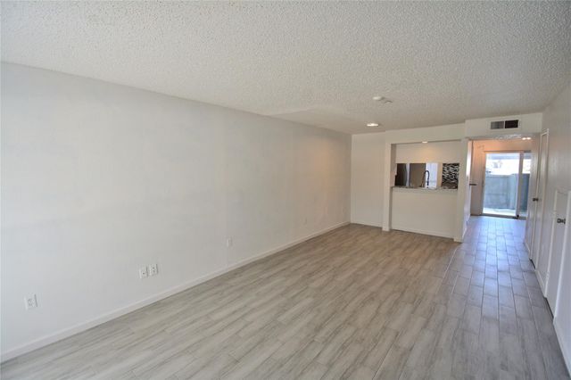 260 El Dorado Boulevard 204, Houston, TX 77598