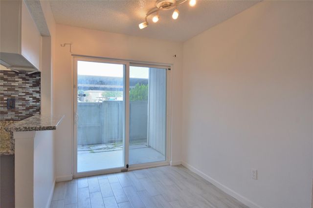 260 El Dorado Boulevard 204, Houston, TX 77598