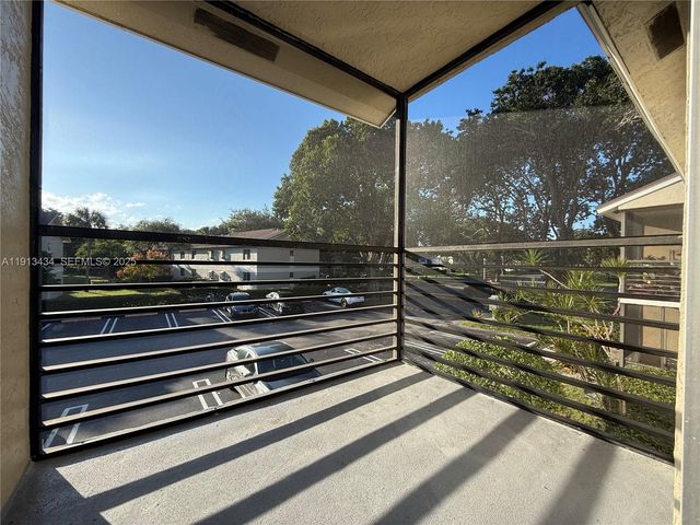 313 Gardens Dr 203, Pompano Beach, FL 33069