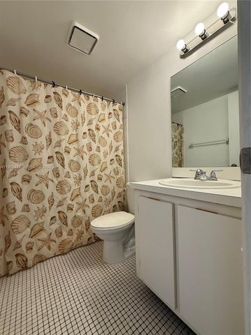 313 Gardens Dr 203, Pompano Beach, FL 33069