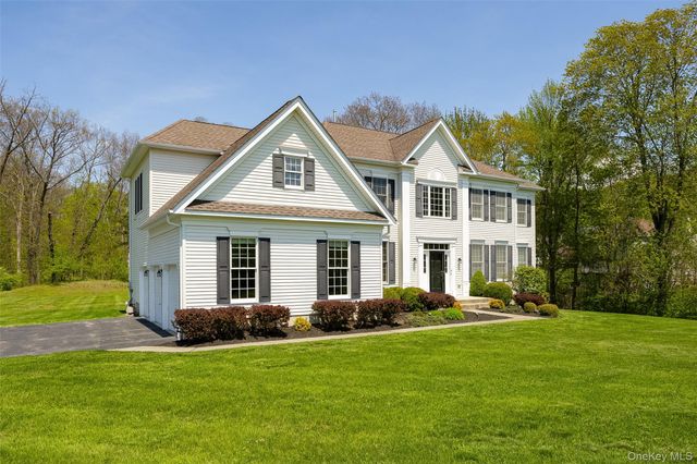 26 Hayden Court, Poughkeepsie, NY 12603