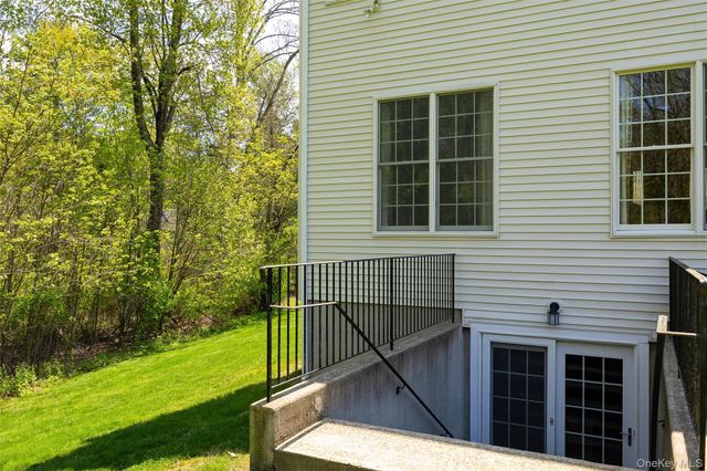 26 Hayden Court, Poughkeepsie, NY 12603