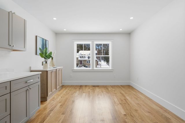 15 Mayflower Rd, Winchester, MA 01890