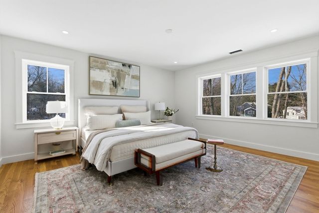 15 Mayflower Rd, Winchester, MA 01890