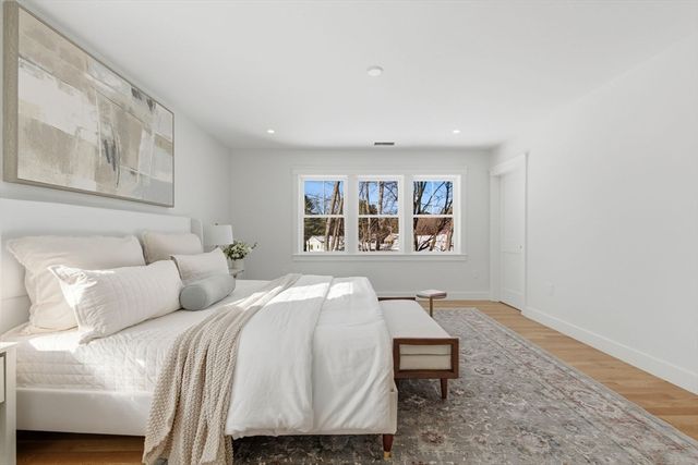 15 Mayflower Rd, Winchester, MA 01890