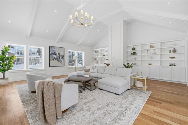 15 Mayflower Rd, Winchester, MA 01890