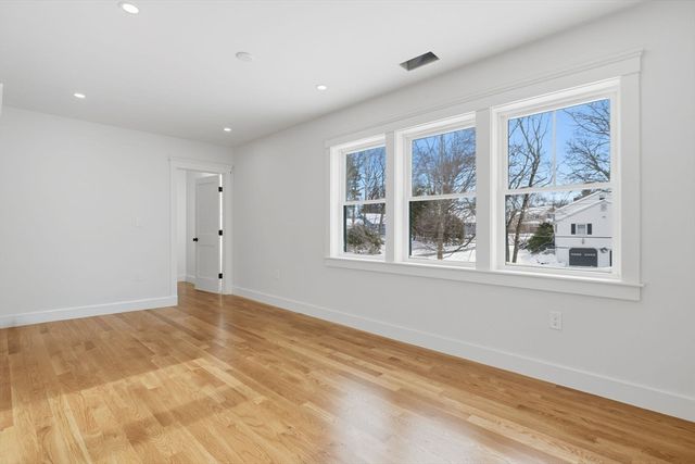 15 Mayflower Rd, Winchester, MA 01890