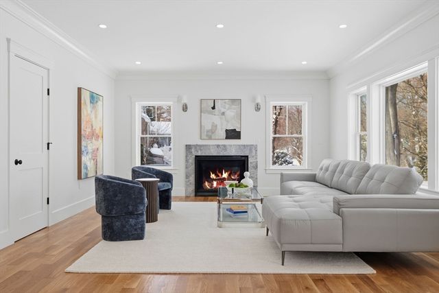 15 Mayflower Rd, Winchester, MA 01890