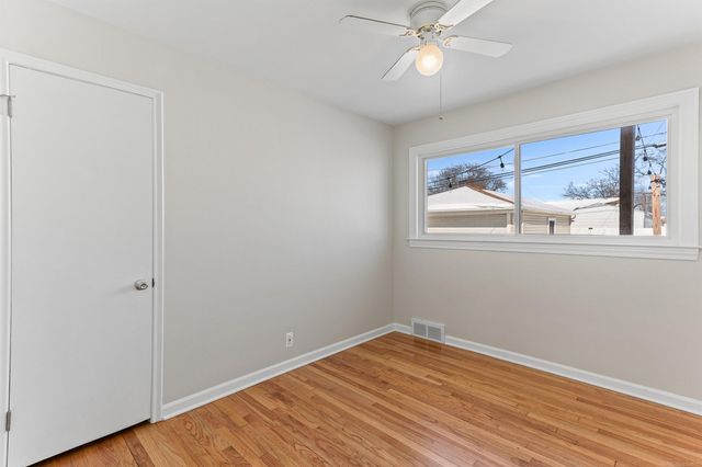 3804 S Longmeadow Road, Trenton, MI 48183