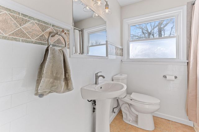 3804 S Longmeadow Road, Trenton, MI 48183