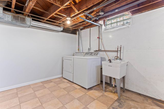 3804 S Longmeadow Road, Trenton, MI 48183