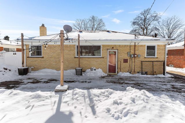 3804 S Longmeadow Road, Trenton, MI 48183