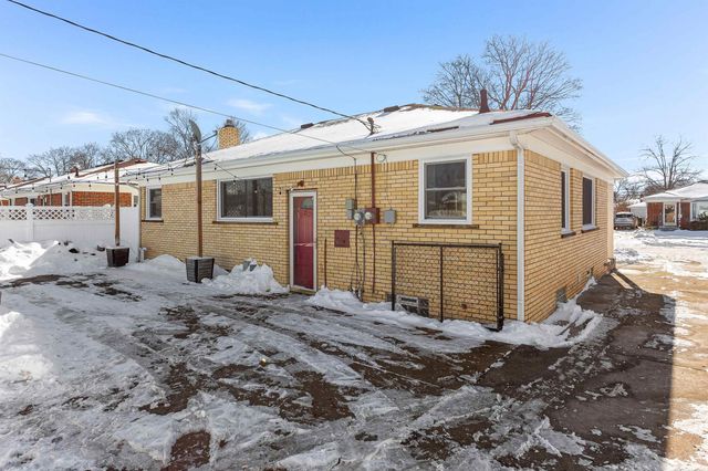 3804 S Longmeadow Road, Trenton, MI 48183