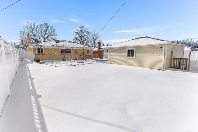 3804 S Longmeadow Road, Trenton, MI 48183