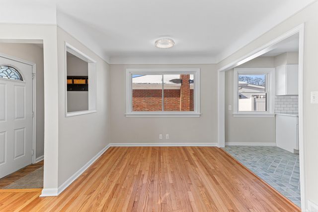 3804 S Longmeadow Road, Trenton, MI 48183