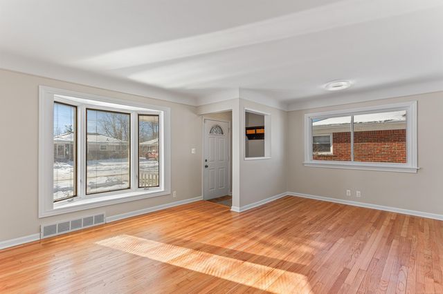 3804 S Longmeadow Road, Trenton, MI 48183