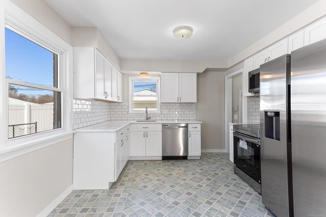 3804 S Longmeadow Road, Trenton, MI 48183