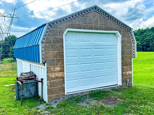 1467 Squire Fox Road, Dandridge, TN 37725