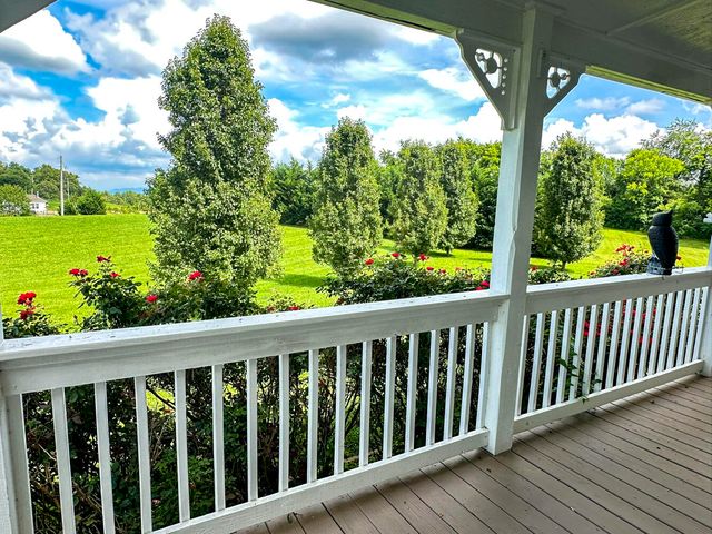 1467 Squire Fox Road, Dandridge, TN 37725