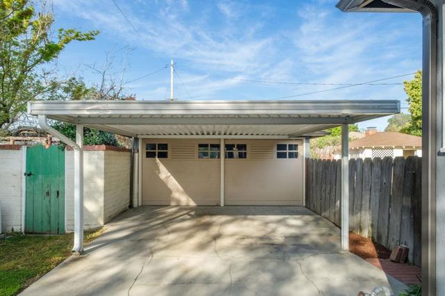 1543 N Thorne Avenue, Fresno, CA 93728