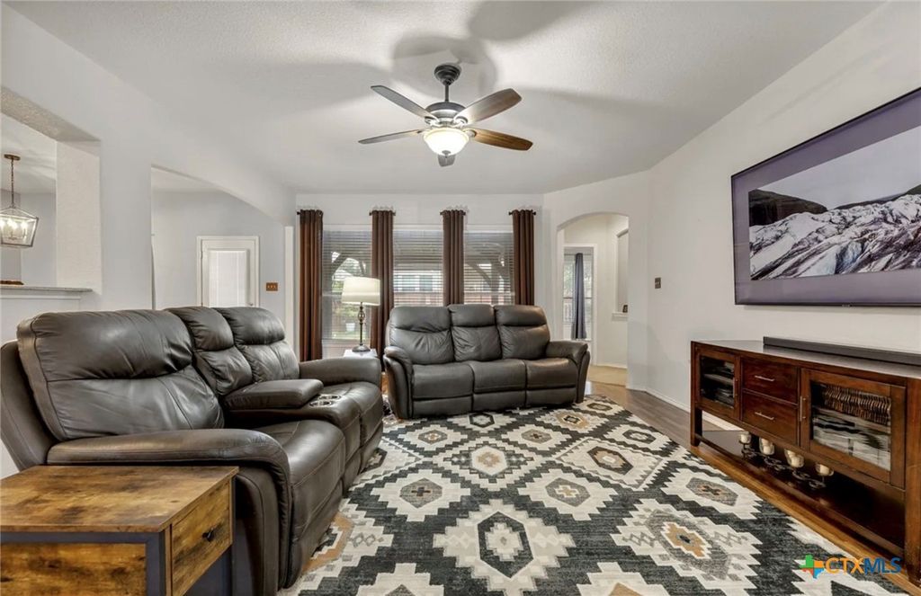 Image 10 of property listing at 3517 Enchanted Farm, Schertz, TX 78154