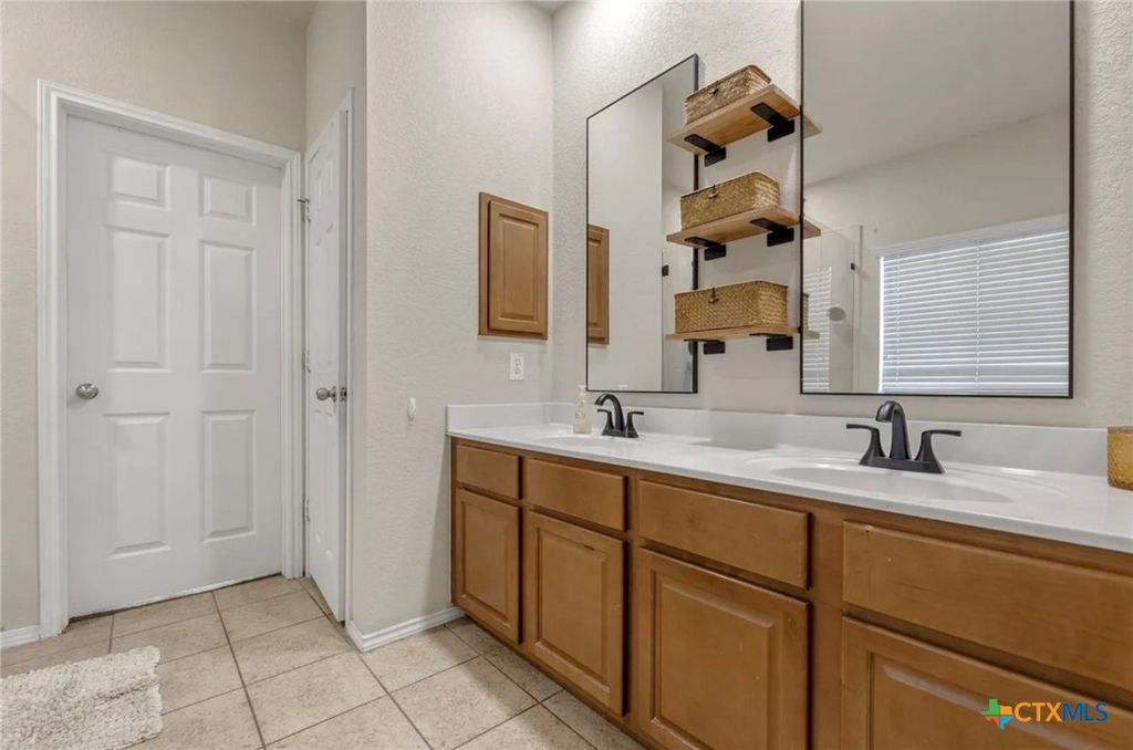 Image 15 of property listing at 3517 Enchanted Farm, Schertz, TX 78154