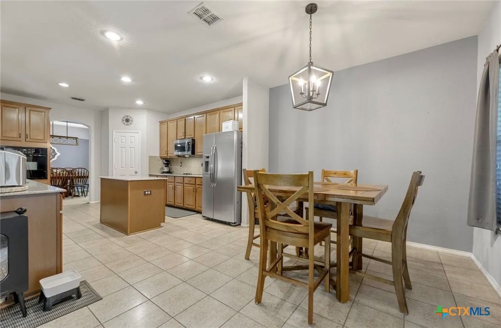 Image 6 of property listing at 3517 Enchanted Farm, Schertz, TX 78154
