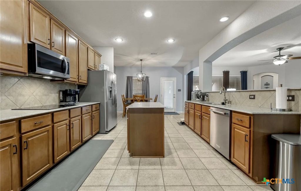 Image 7 of property listing at 3517 Enchanted Farm, Schertz, TX 78154
