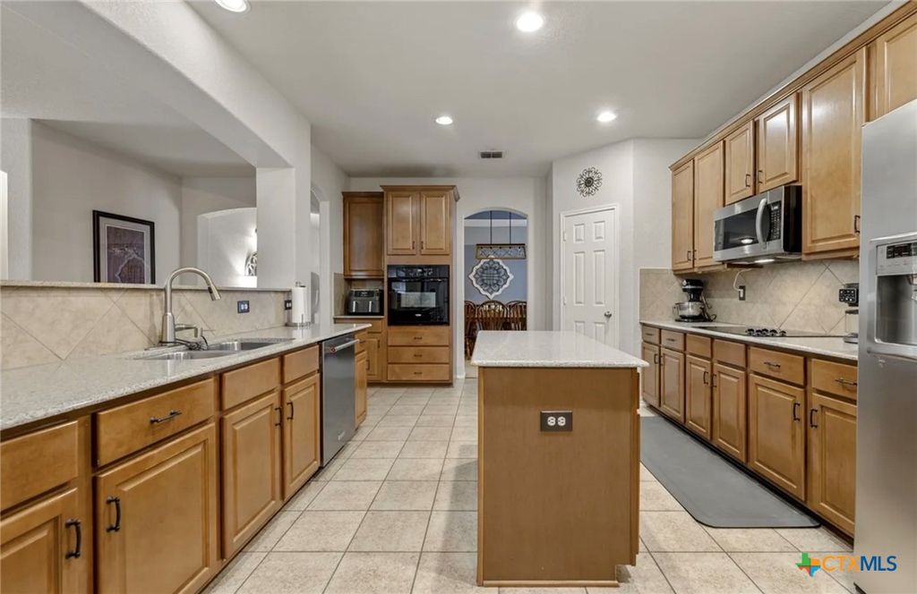 Image 8 of property listing at 3517 Enchanted Farm, Schertz, TX 78154