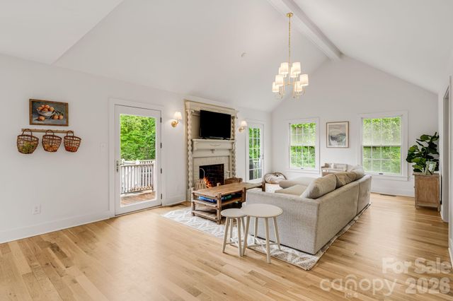92 Rose Hill Road, Asheville, NC 28803