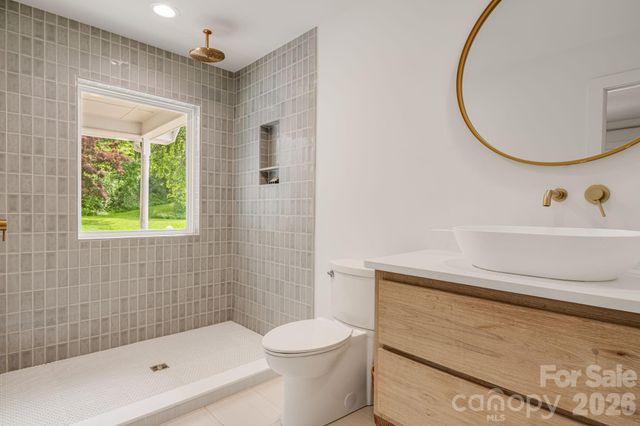 92 Rose Hill Road, Asheville, NC 28803