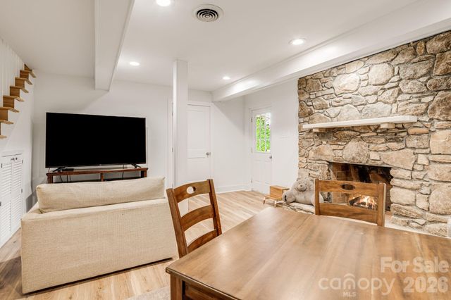 92 Rose Hill Road, Asheville, NC 28803