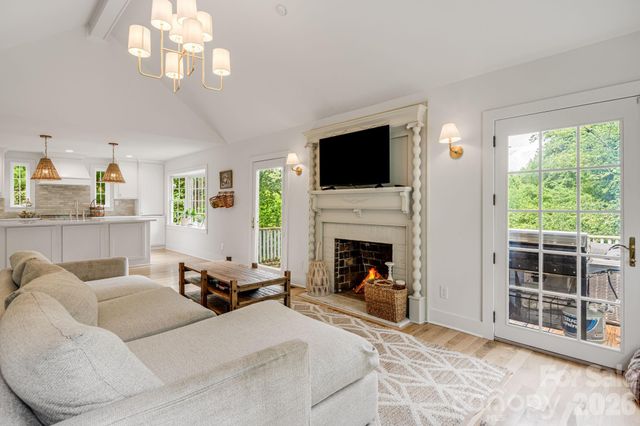 92 Rose Hill Road, Asheville, NC 28803
