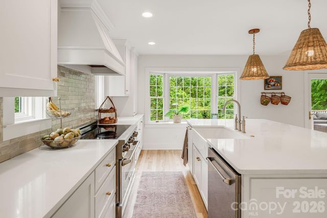 92 Rose Hill Road, Asheville, NC 28803