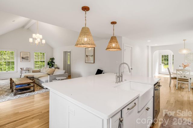 92 Rose Hill Road, Asheville, NC 28803