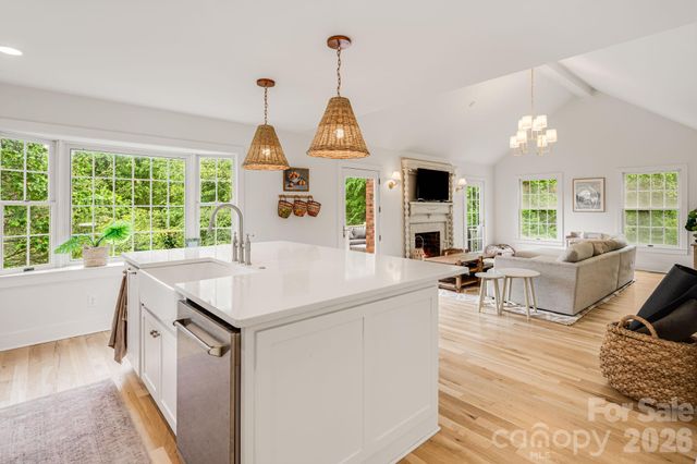 92 Rose Hill Road, Asheville, NC 28803