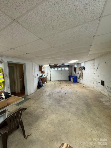 160 Crestwood Circle, Newland, NC 28657