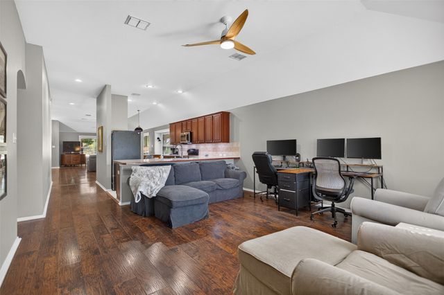 4001 Bridge Water Road, Heartland, TX 75126