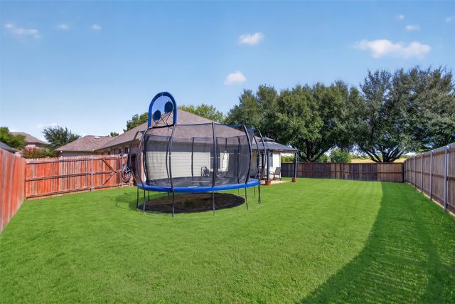 4001 Bridge Water Road, Heartland, TX 75126