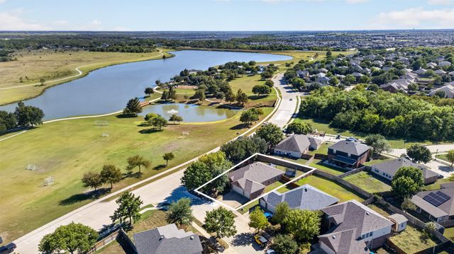 4001 Bridge Water Road, Heartland, TX 75126