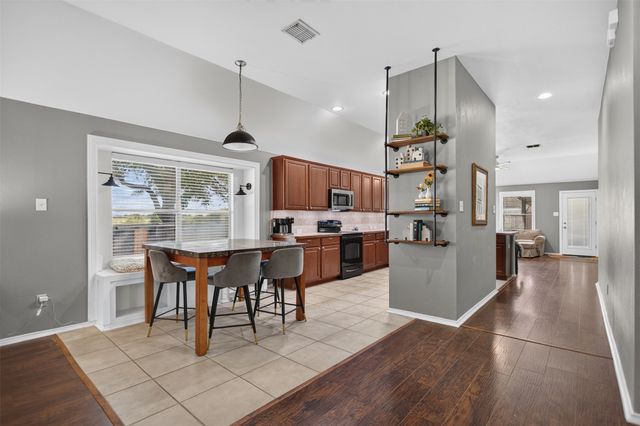 4001 Bridge Water Road, Heartland, TX 75126