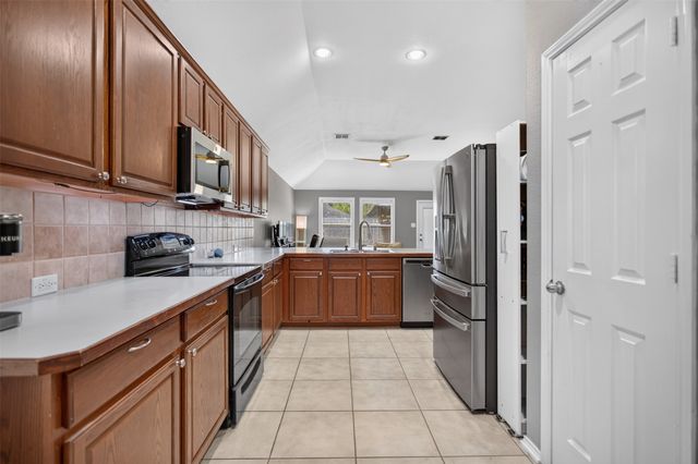 4001 Bridge Water Road, Heartland, TX 75126